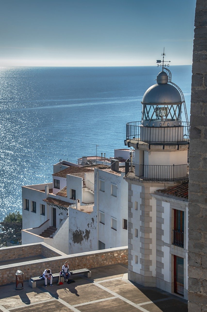 sea, lighthouse, people-7705679.jpg